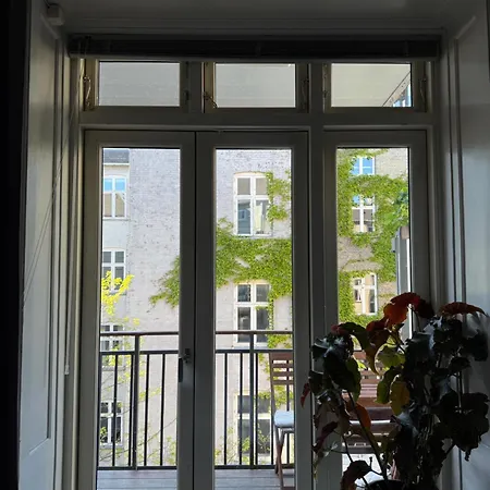 Indre Taet Ved Hovedbanegarden. Apartment Copenhagen